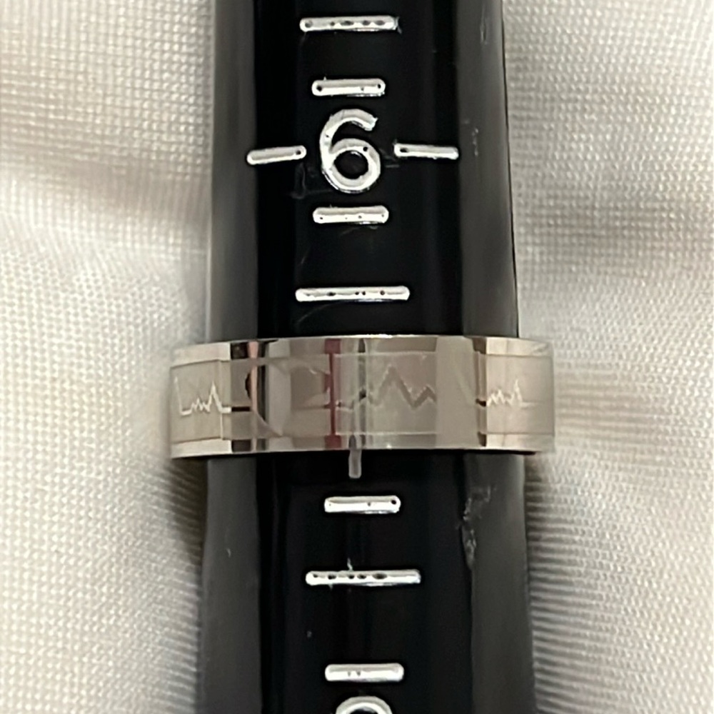 Ladies wedding band